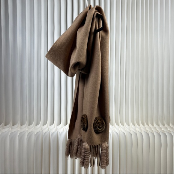 Elegant Tan Scarf with Fur Accents - Picture 11 of 16
